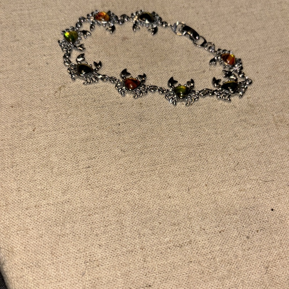 Crab bracelet 7” working clasp 8 crabs with blue orange green silver plated